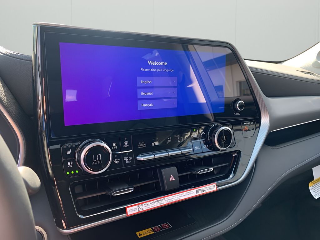 2025 Toyota Highlander Platinum photo 19