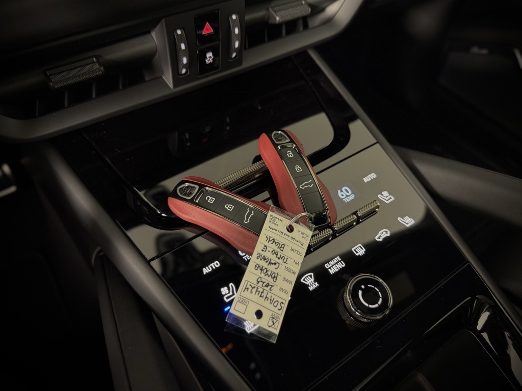 2025 Porsche Cayenne Turbo E-Hybrid Coupe photo 27