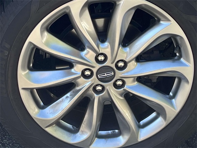 2022 Lincoln Corsair Standard photo 7