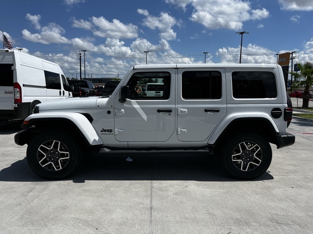 2025 Jeep Wrangler Sahara photo 4