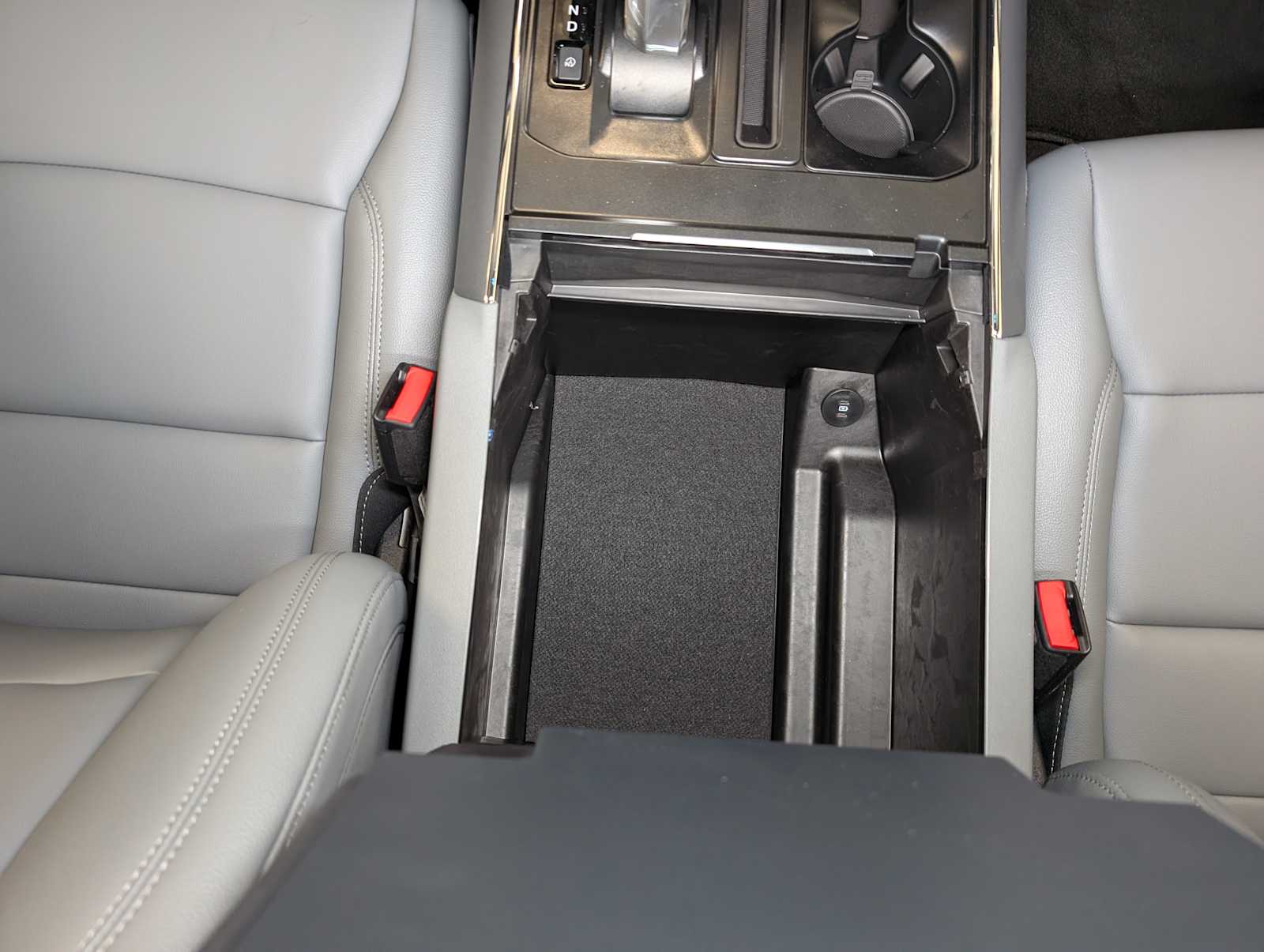 2025 Ford F-150 Lightning photo 13