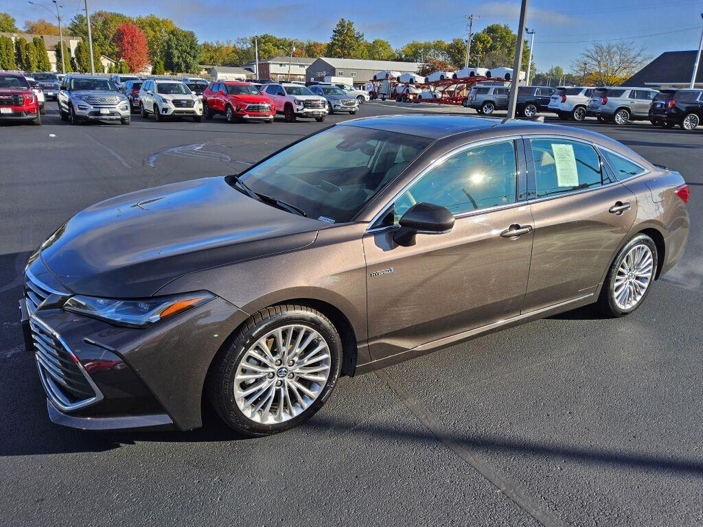 2019 Toyota Avalon Limited's photo