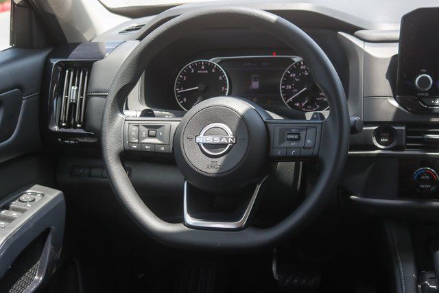 2025 Nissan Pathfinder S photo 17
