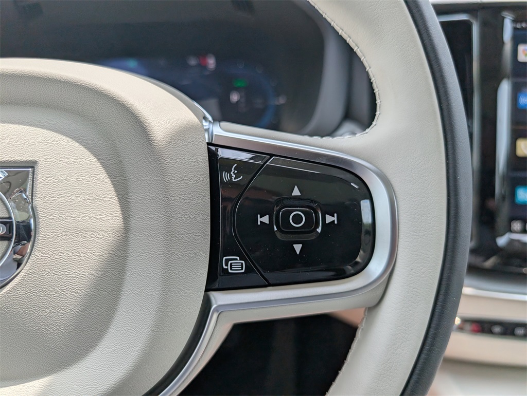 2025 Volvo XC60 Hybrid T8 Plus photo 16
