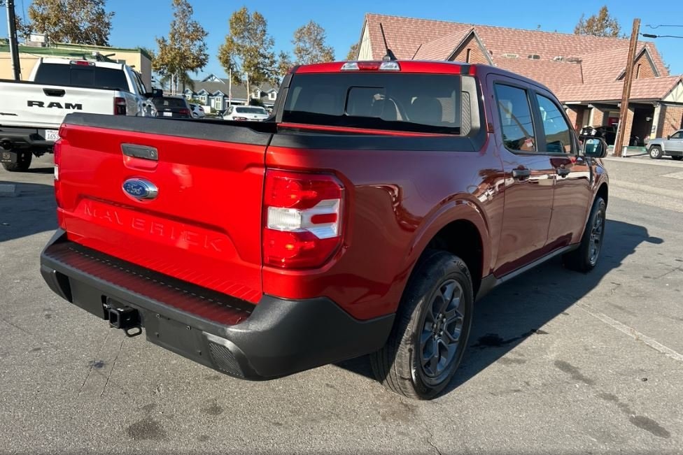 2022 Ford Maverick XLT photo 2
