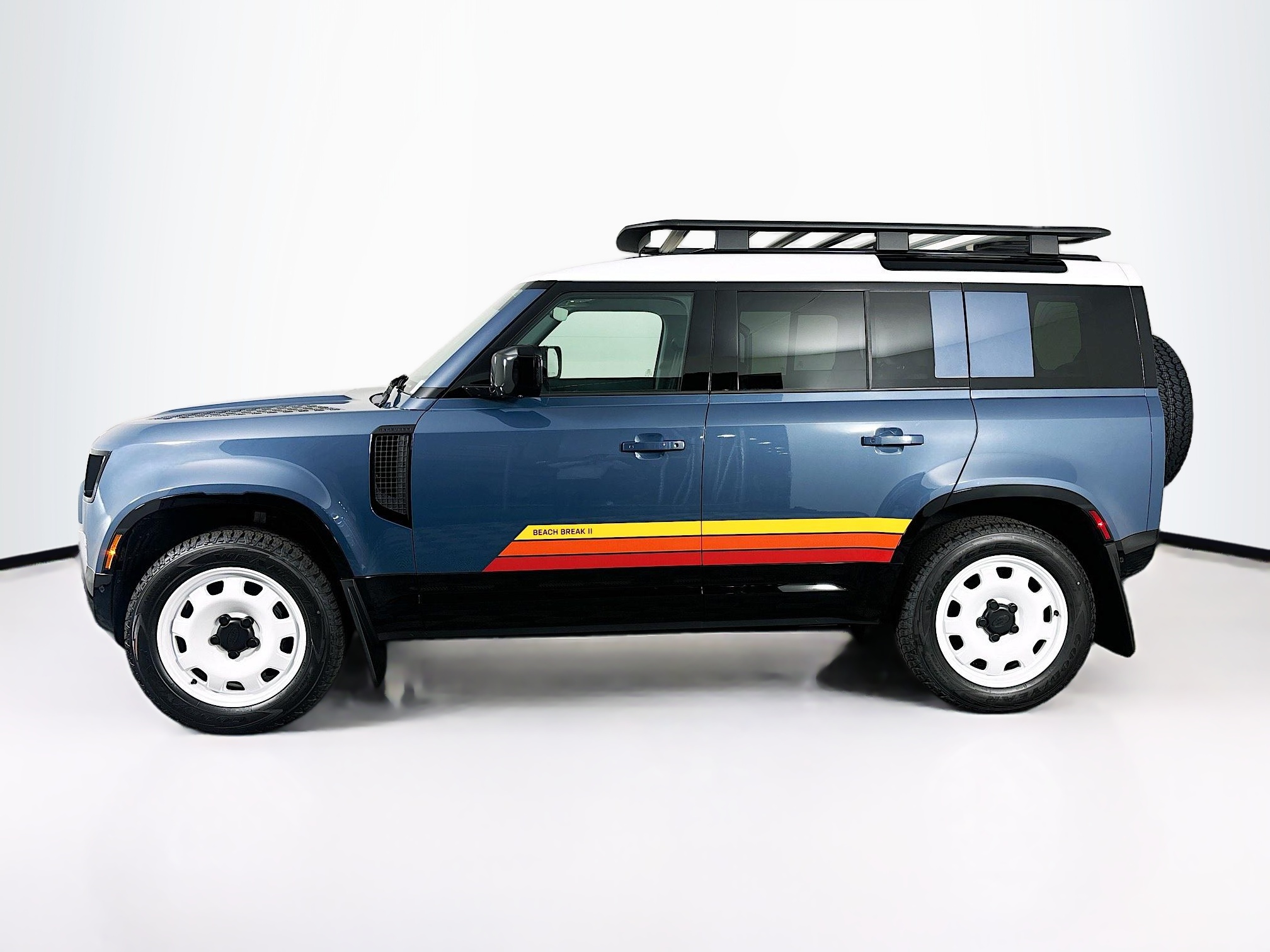2025 Land Rover Defender 110 S photo 5