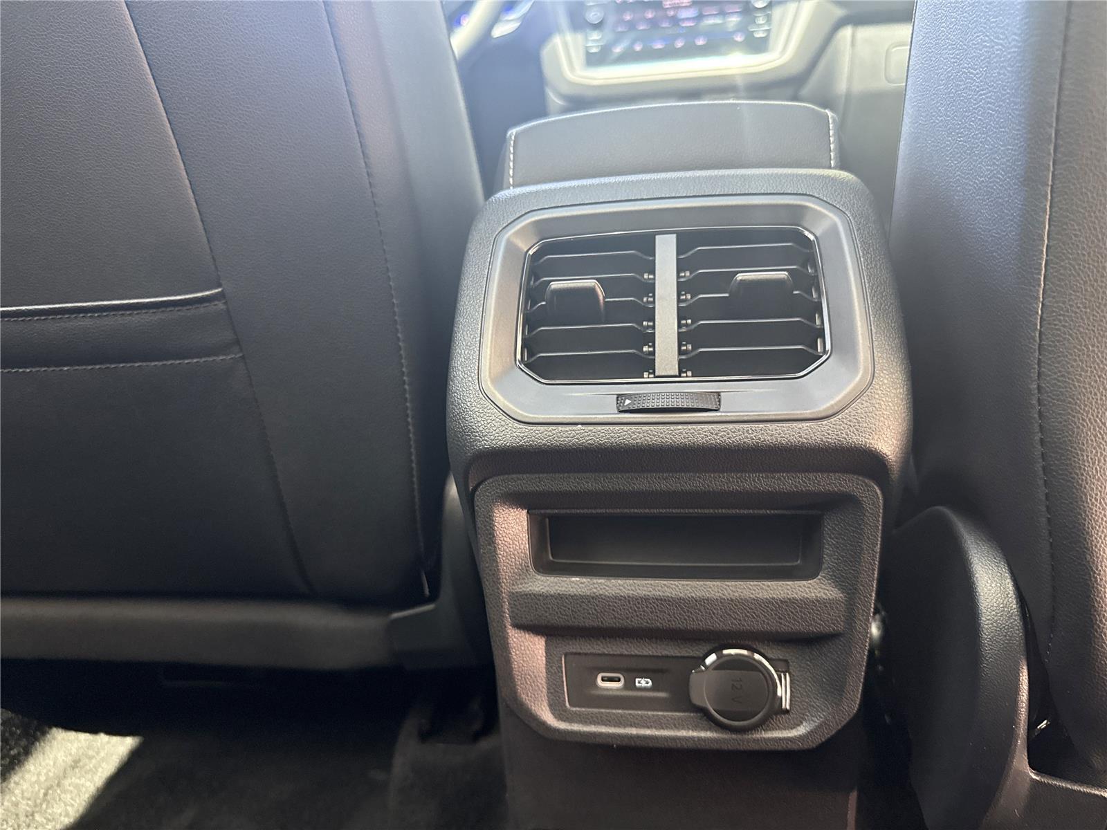 2023 Volkswagen Tiguan SE photo 25