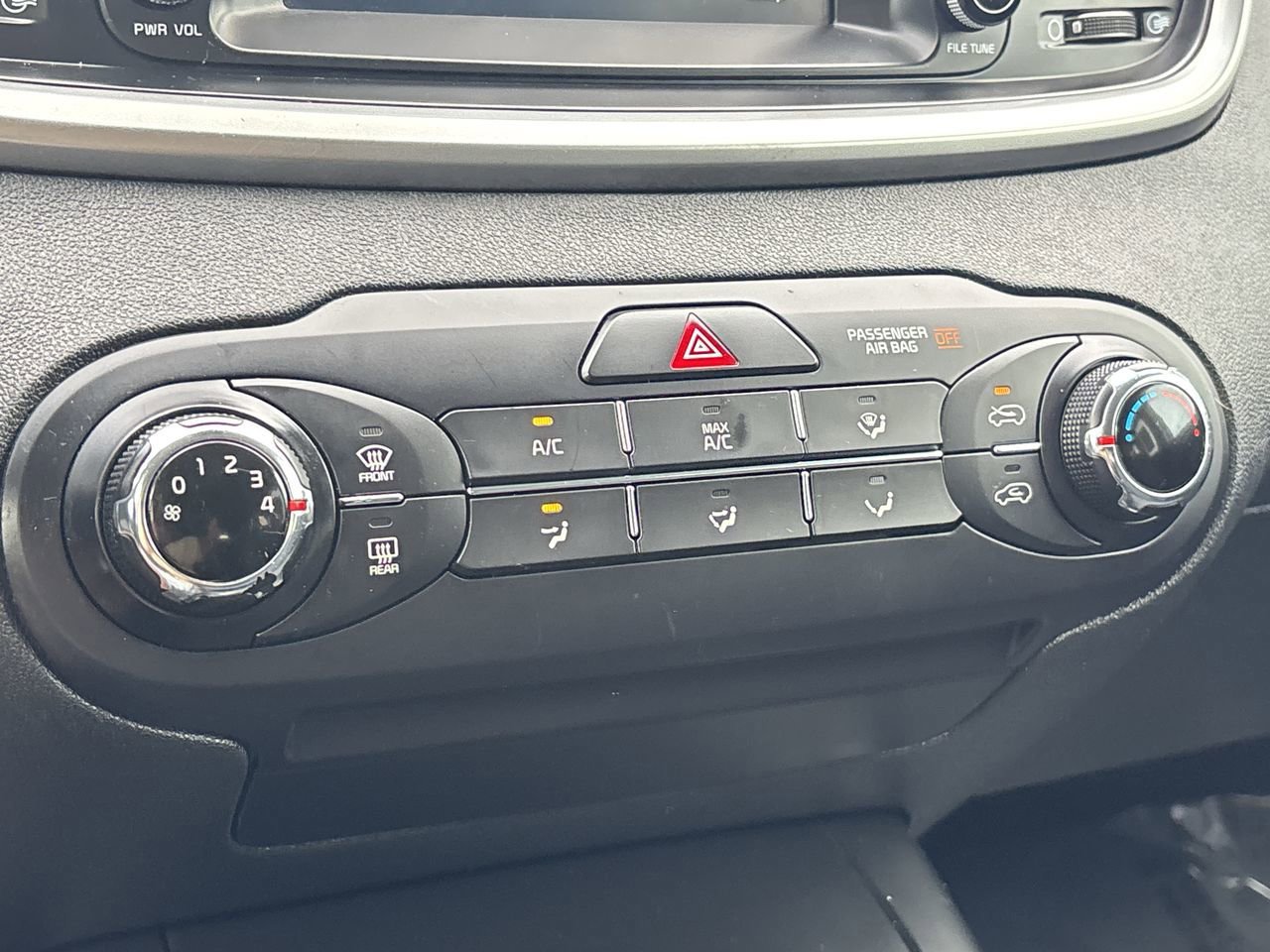 2020 Kia Sorento LX photo 16