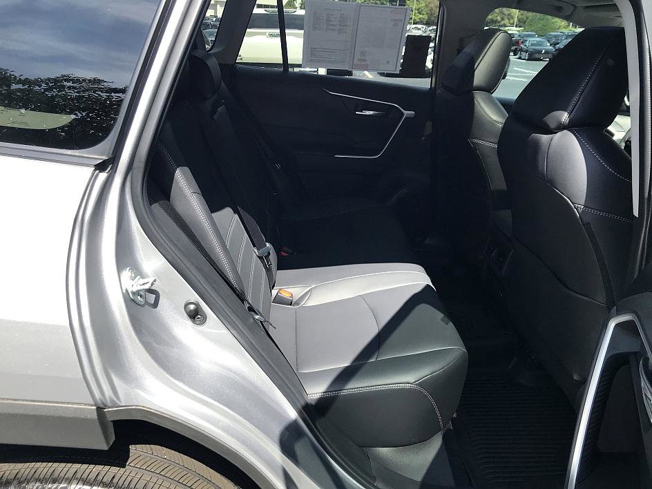 2023 Toyota RAV4 XLE Premium photo 14