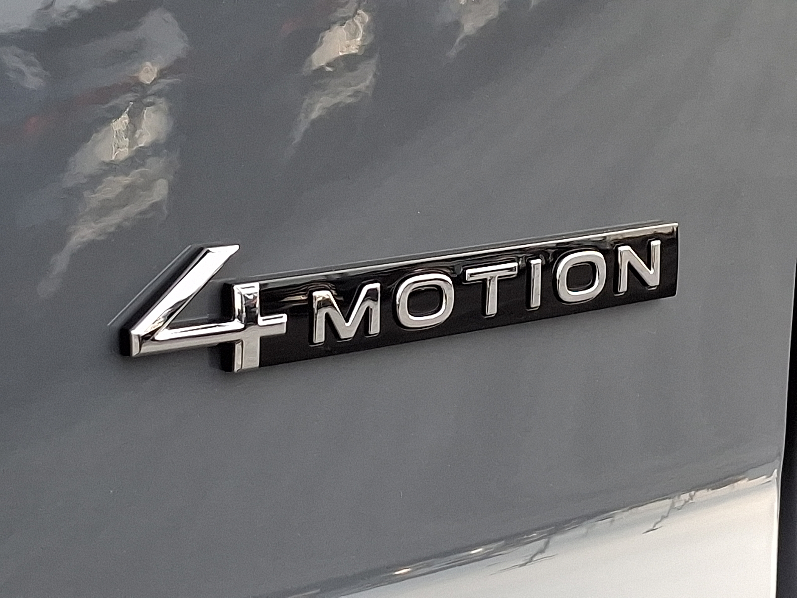 2026 Volkswagen Atlas Cross Sport SEL Premium R-Line photo 2