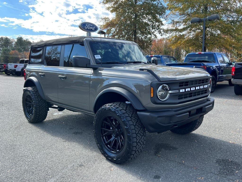 2025 Ford Bronco 4-Door Base's photo
