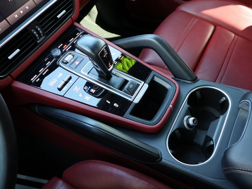 2022 Porsche Cayenne GTS photo 20