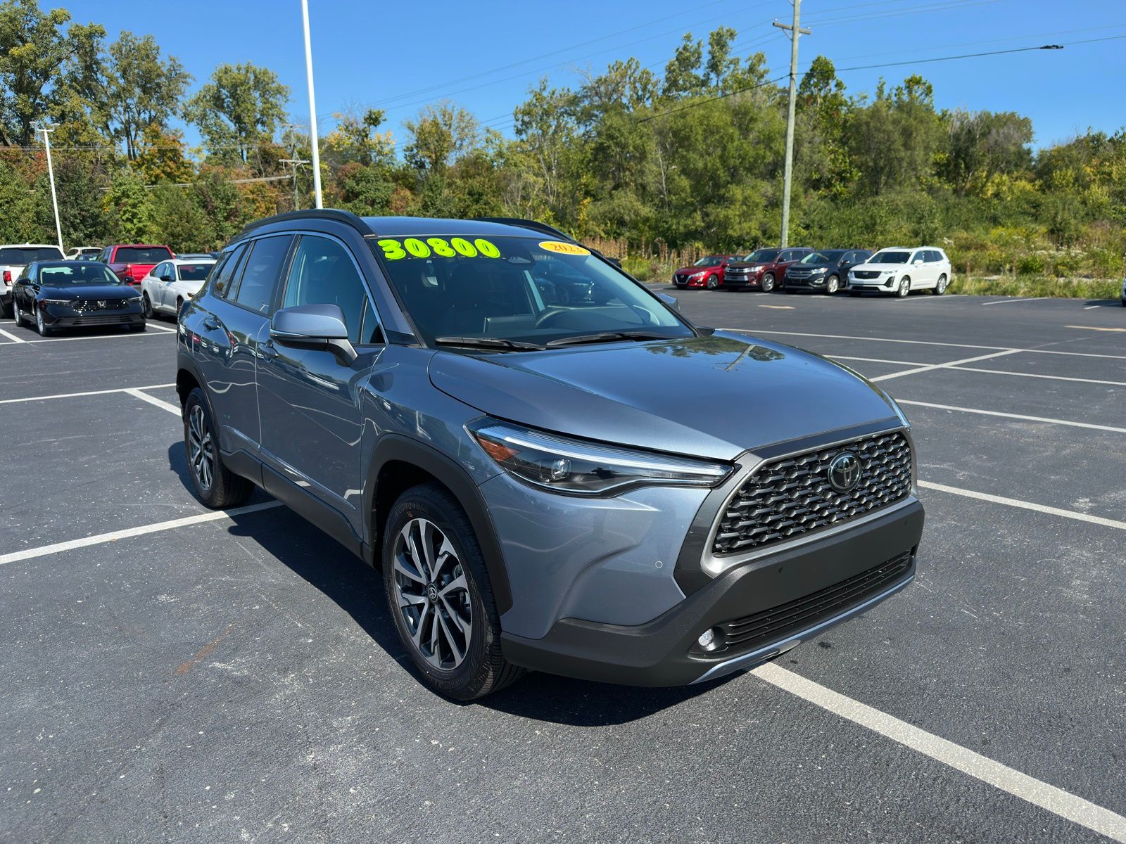 2023 Toyota Corolla Cross XLE photo 8