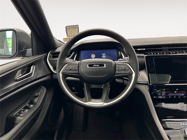 2025 Jeep Grand Cherokee Laredo photo 12