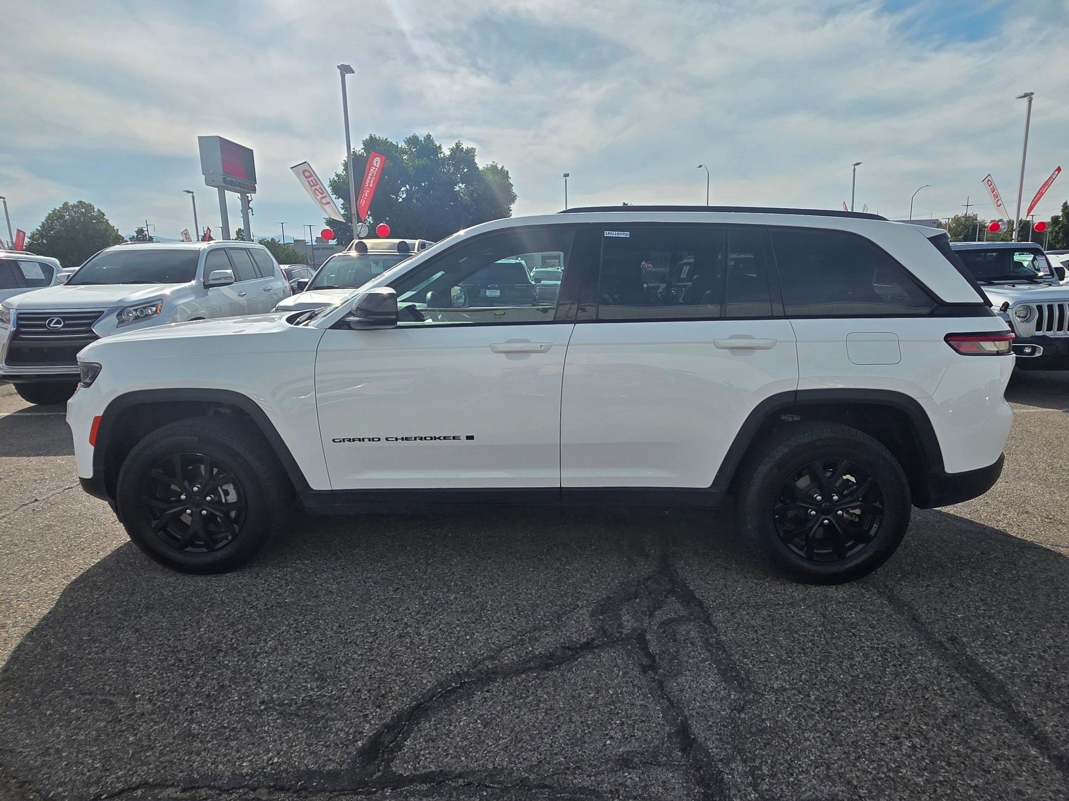 2024 Jeep Grand Cherokee Altitude photo 3