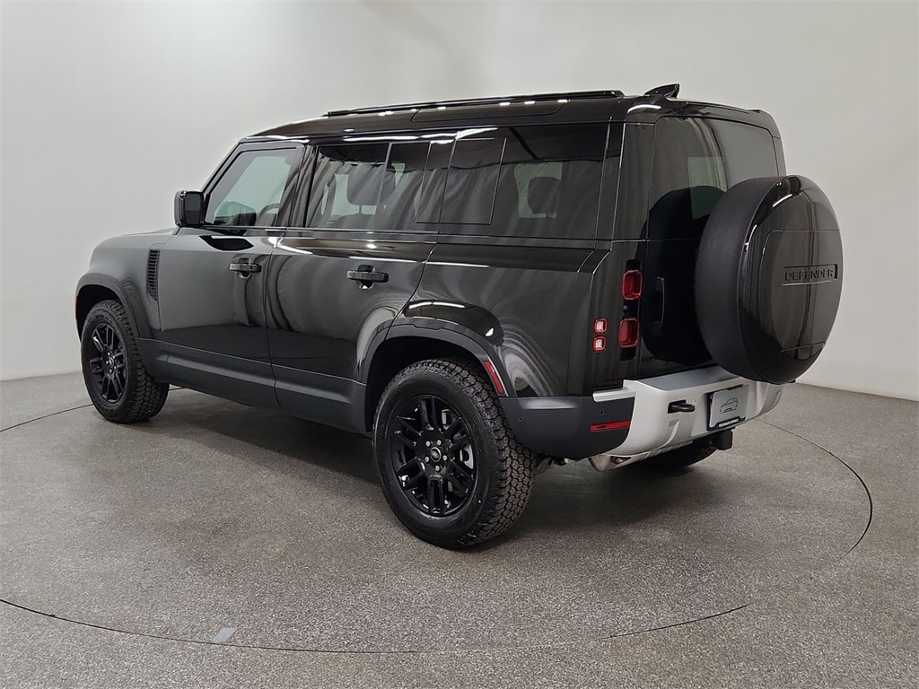 2025 Land Rover Defender 110 S photo 11