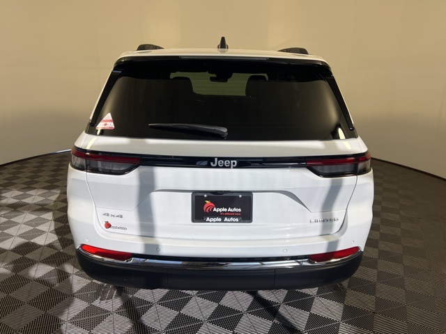 2025 Jeep Grand Cherokee Limited photo 3