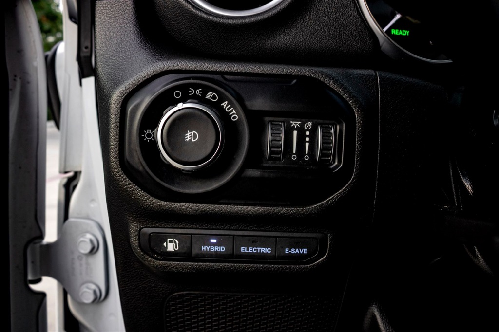 2022 Jeep Wrangler Unlimited Sahara 4xe photo 16