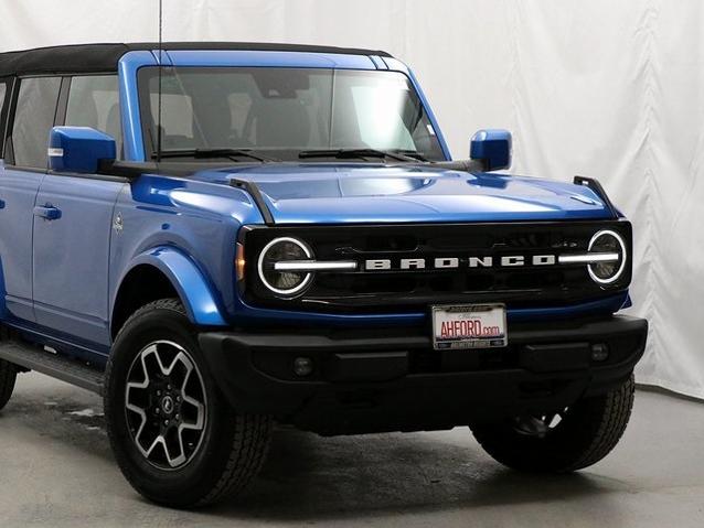 2024 Ford Bronco Outer Banks photo 2