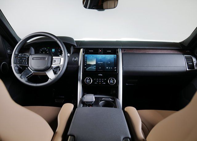 2025 Land Rover Discovery SE photo 4