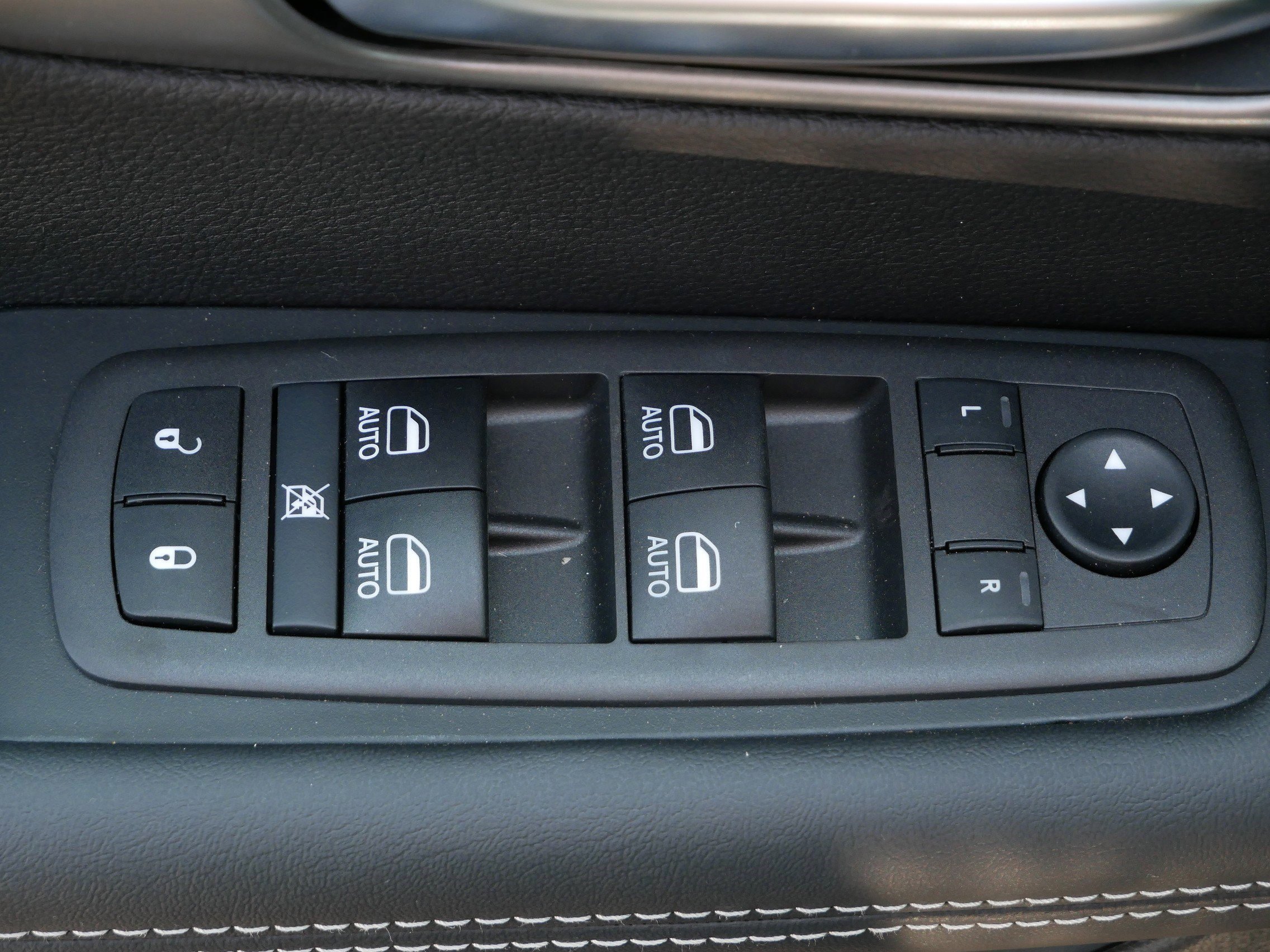 2025 Chrysler Pacifica photo 12