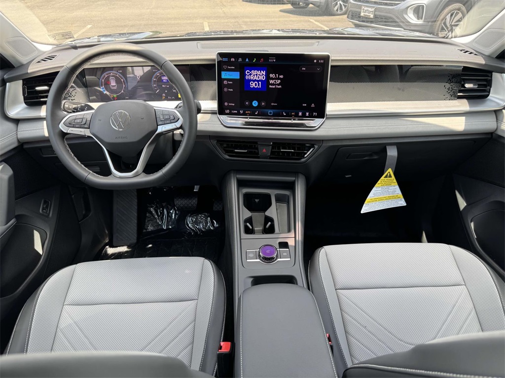 2025 Volkswagen Tiguan SE photo 16