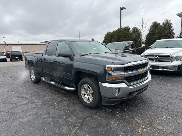 2018 Chevrolet Silverado 1500 LT photo 2