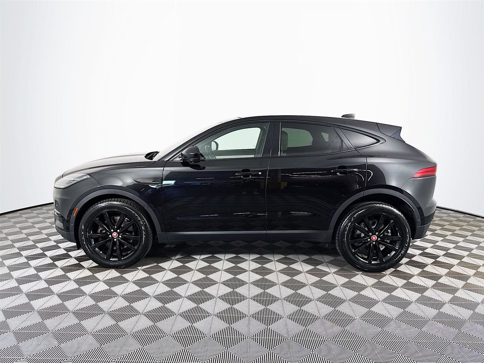 2021 Jaguar E-PACE P250 SE photo 8