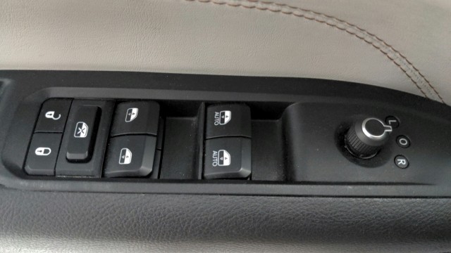 Used 2023 WHITE Jeep Limited image 22