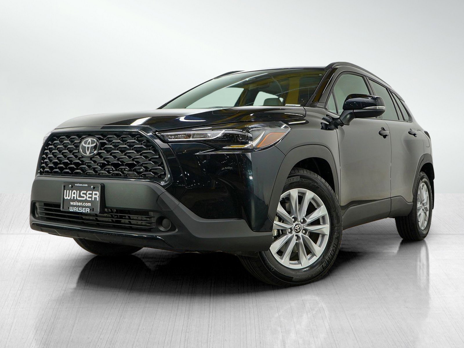 2025 Toyota Corolla Cross LE's photo