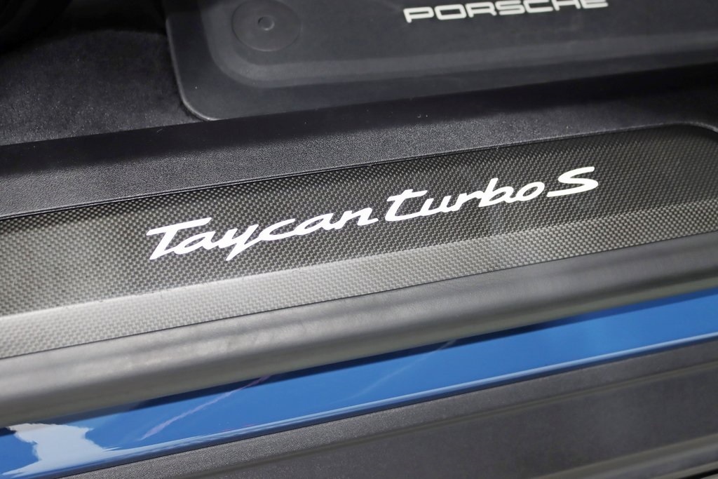 2022 Porsche Taycan Cross Turismo Turbo photo 8