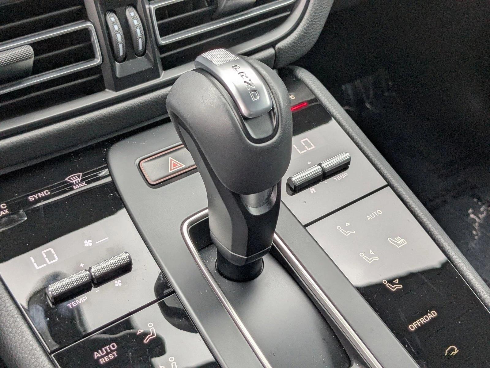 2025 Porsche Macan GTS photo 12