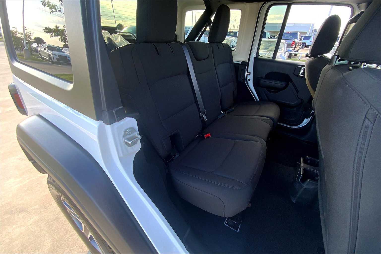 2023 Jeep Wrangler Sport S photo 17