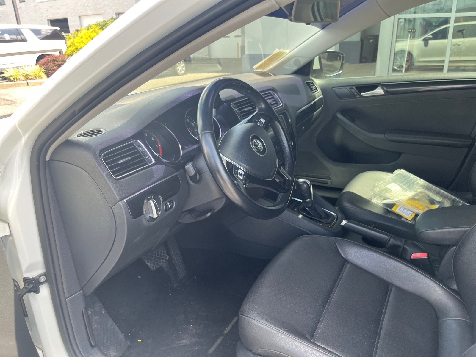 2017 Volkswagen Jetta 1.8T SEL photo 4