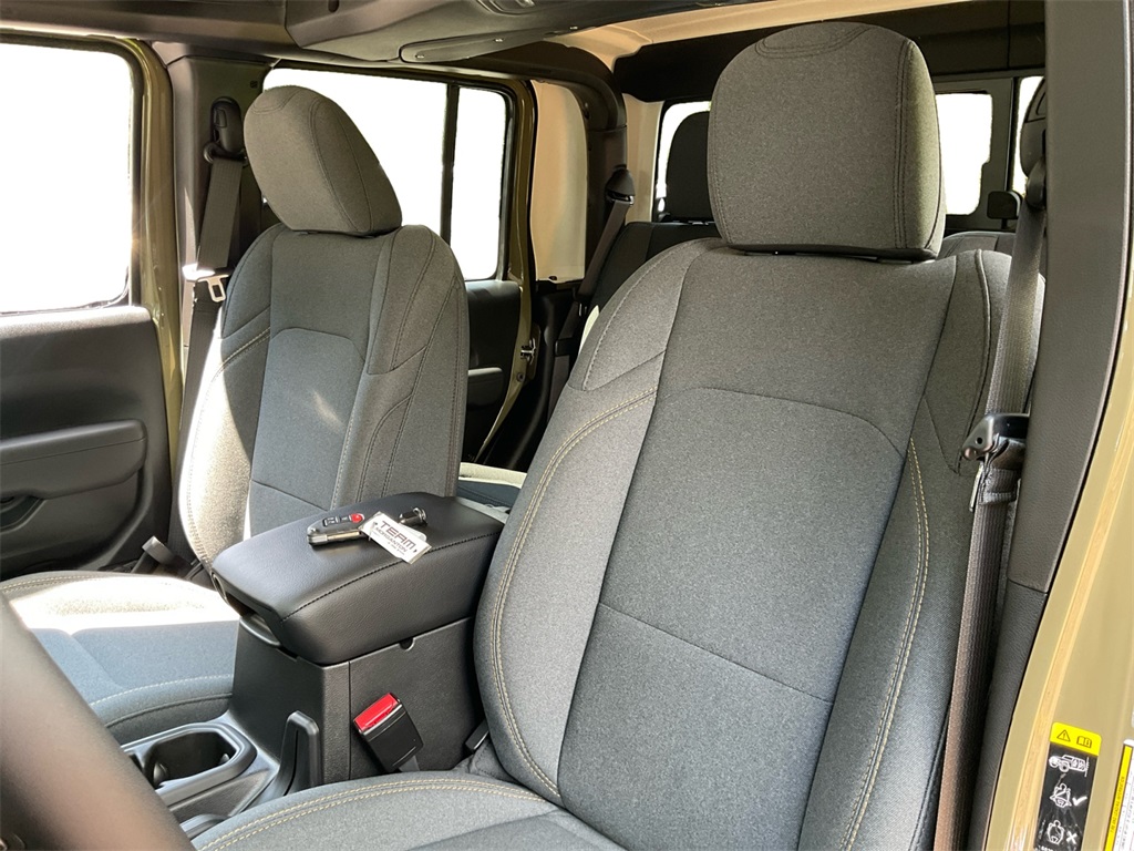 2025 Jeep Gladiator Sport S photo 25