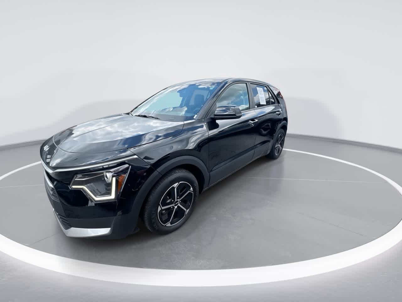 2024 Kia Niro LX photo 4