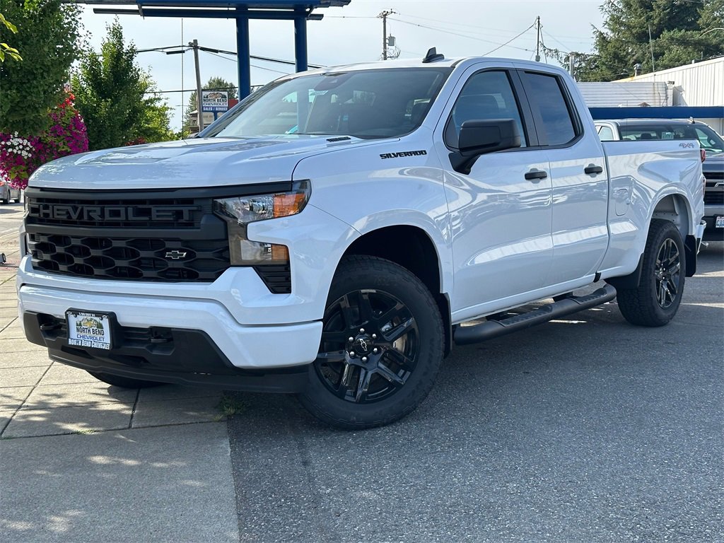 2025 Chevrolet Silverado 1500 Custom photo 2