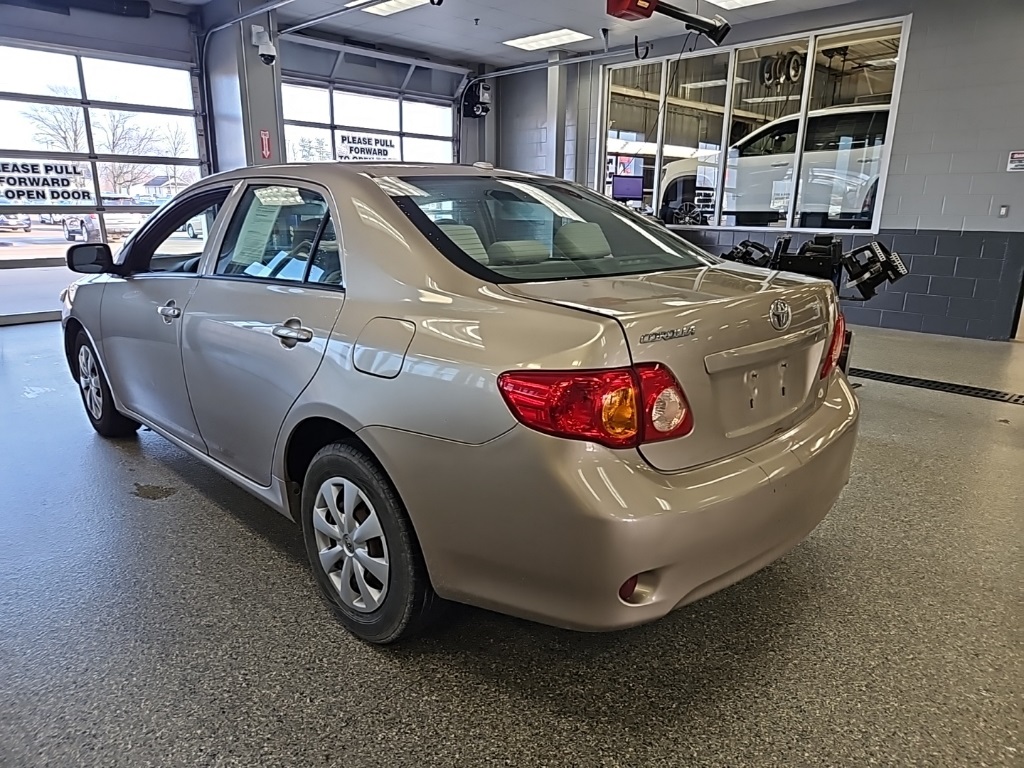 2009 Toyota Corolla LE photo 4