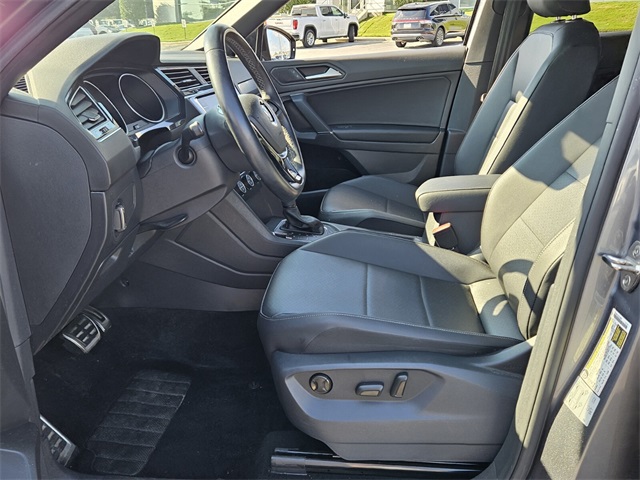 2020 Volkswagen Tiguan SE R-Line Black photo 11