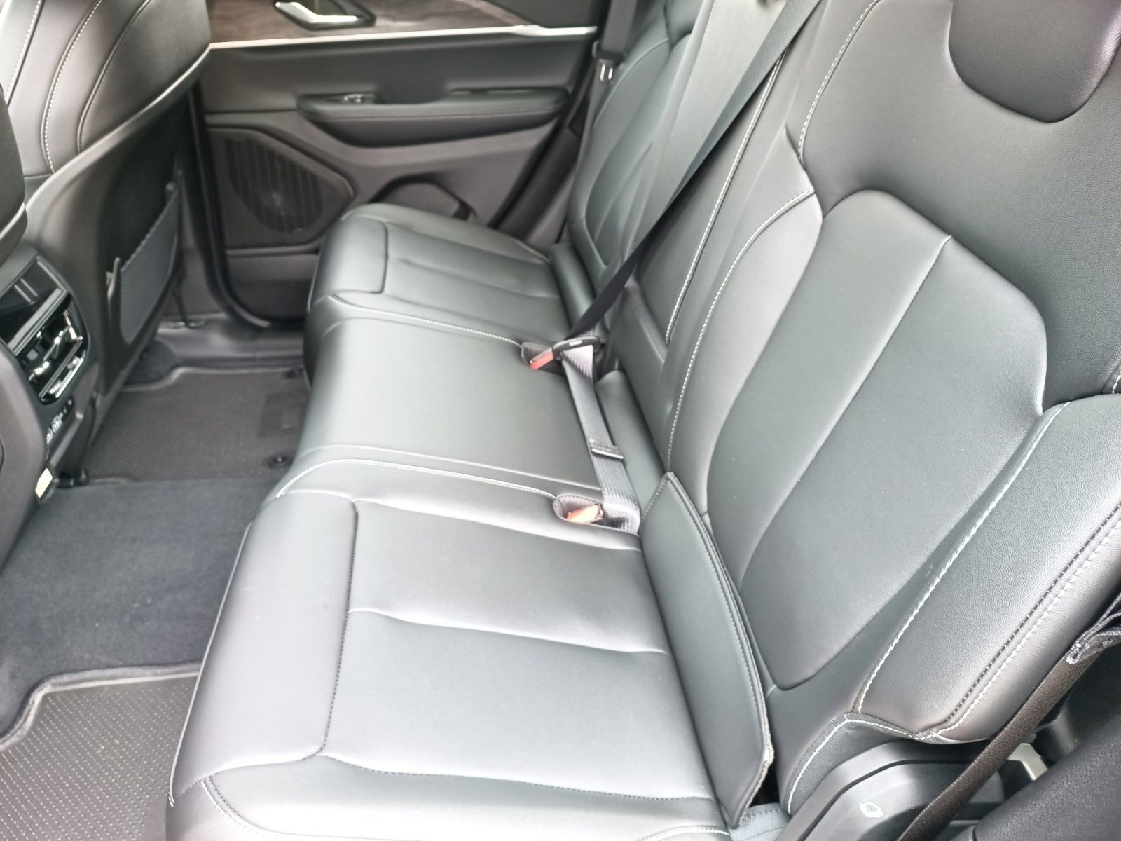 2025 Jeep Grand Cherokee Limited photo 17