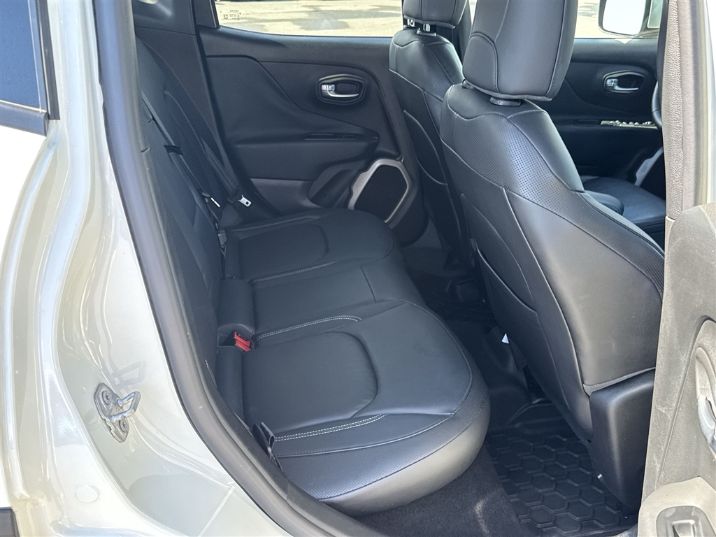 2016 Jeep Renegade Limited photo 24