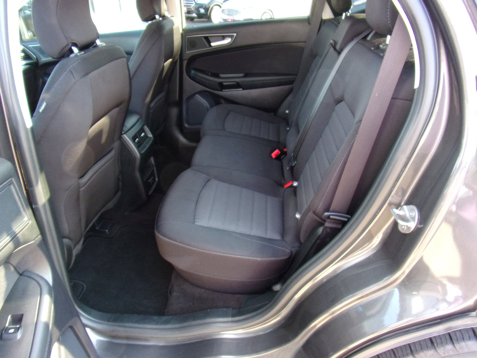 2019 Ford Edge SE photo 15