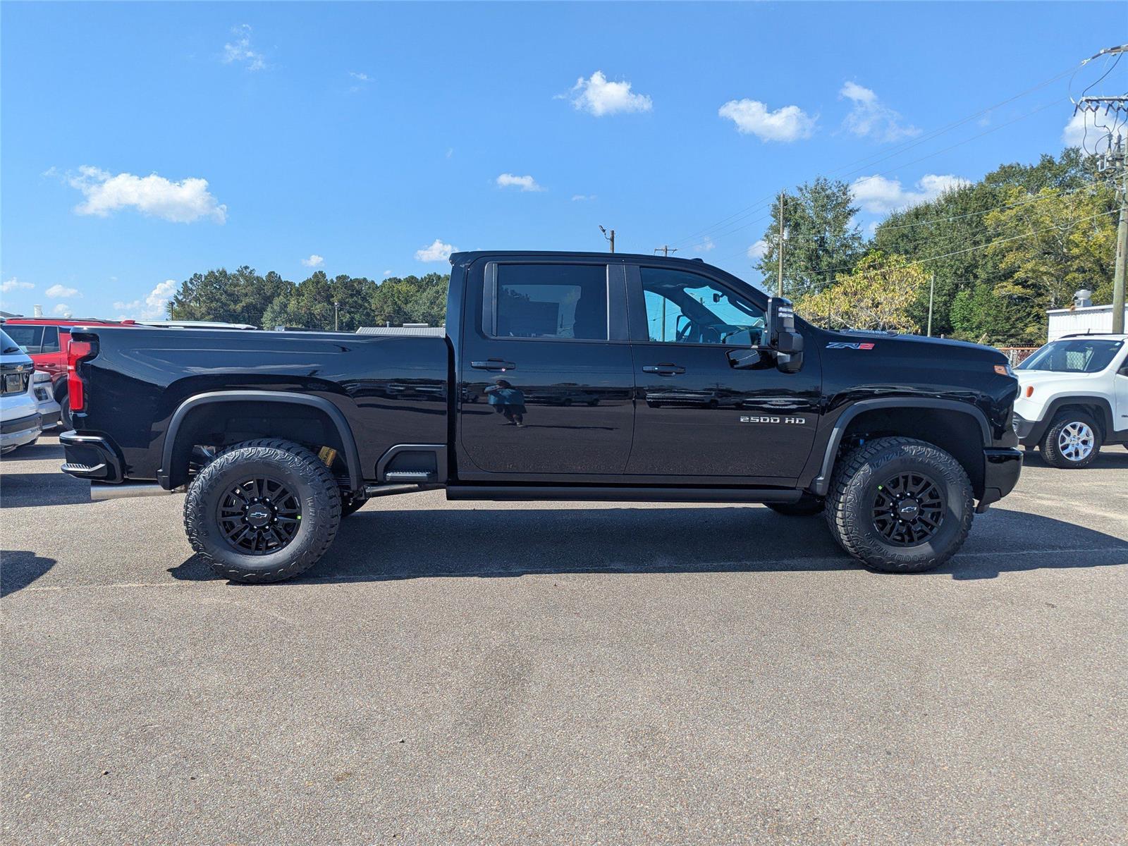 2026 Chevrolet Silverado 2500HD ZR2 photo 2