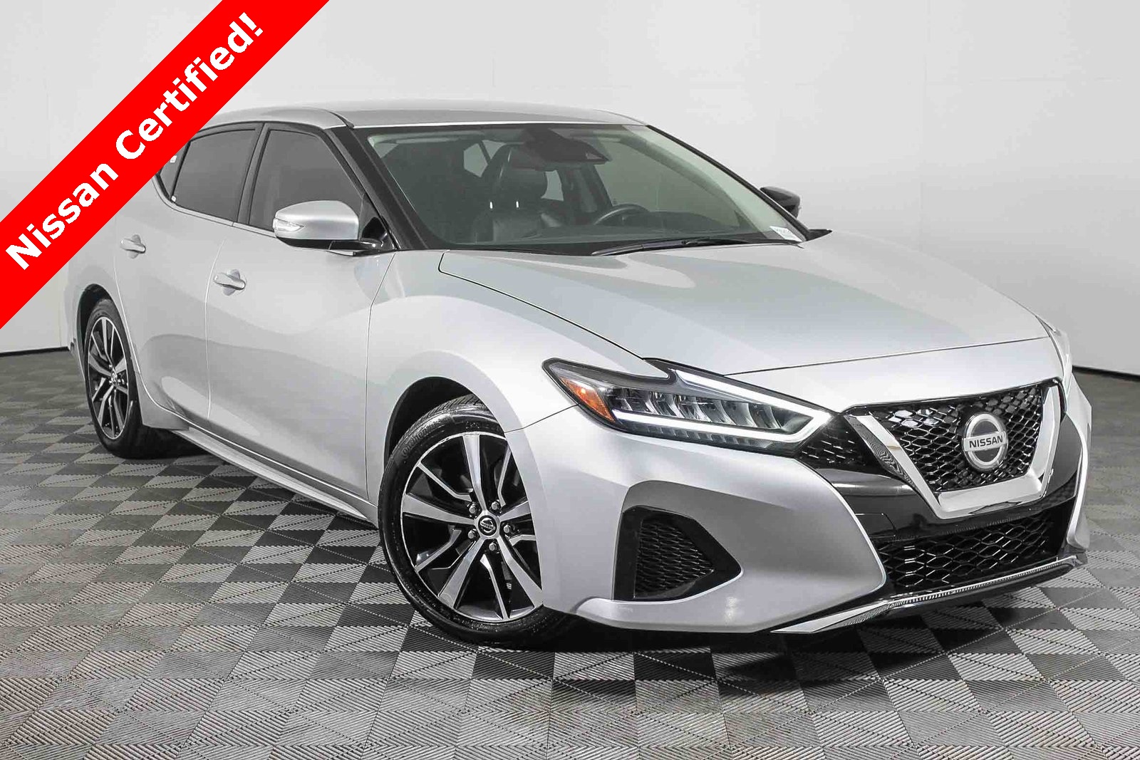 2022 Nissan Maxima SV's photo