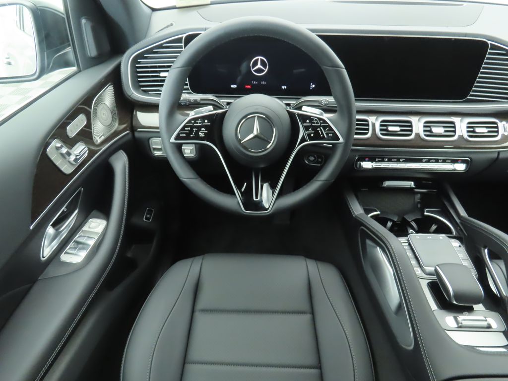 2025 Mercedes Benz GLS 450 4MATIC photo 10