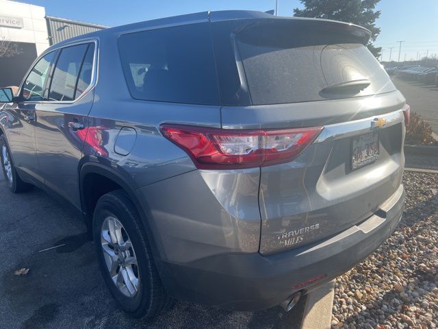 2018 Chevrolet Traverse LS photo 2