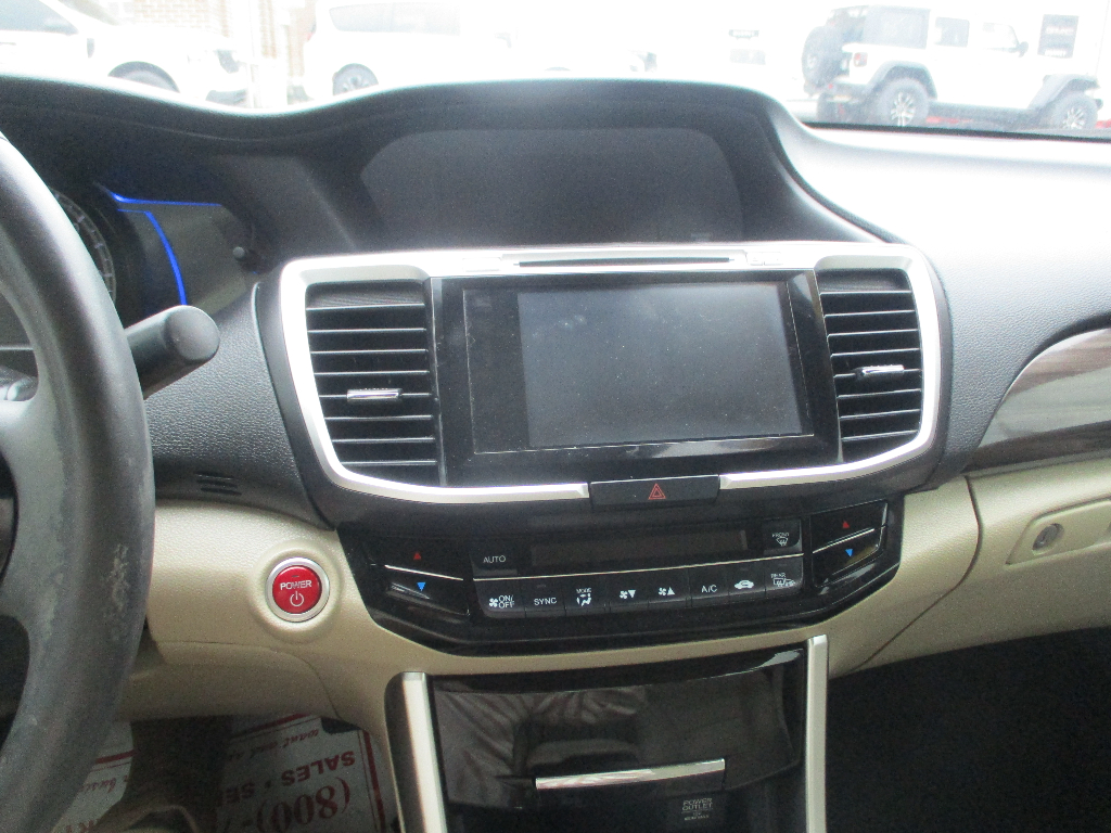 2017 Honda Accord Hybrid Touring photo 3