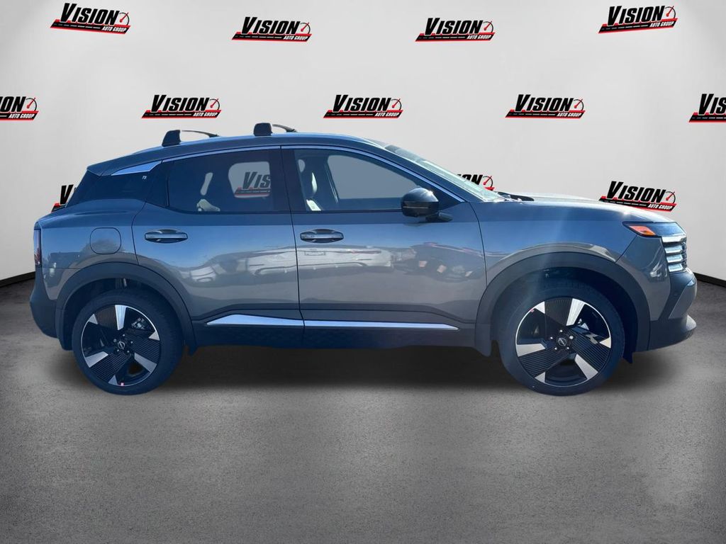 2026 Nissan Kicks SR photo 4