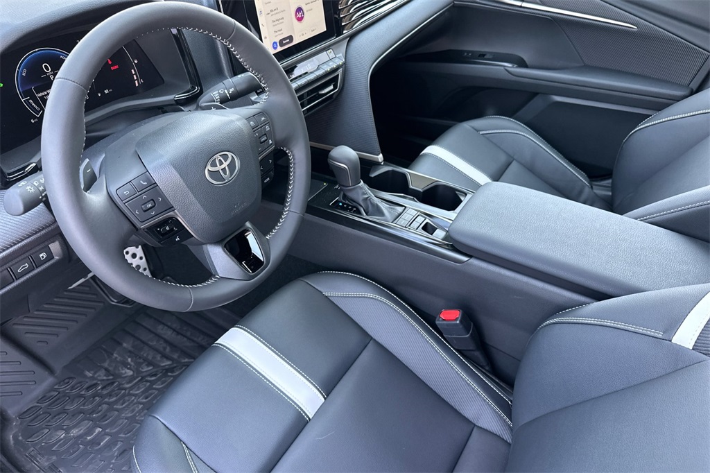 2025 Toyota Camry SE photo 10
