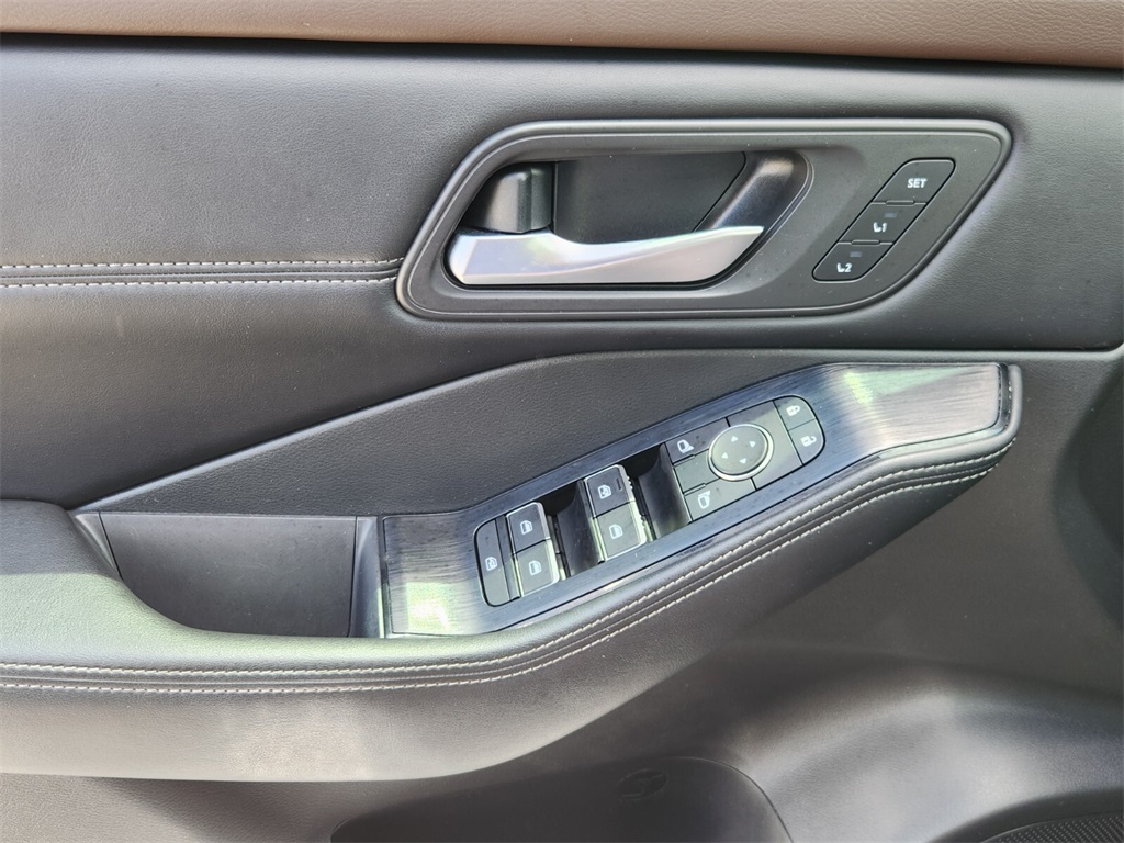 2023 Nissan Rogue SL photo 25